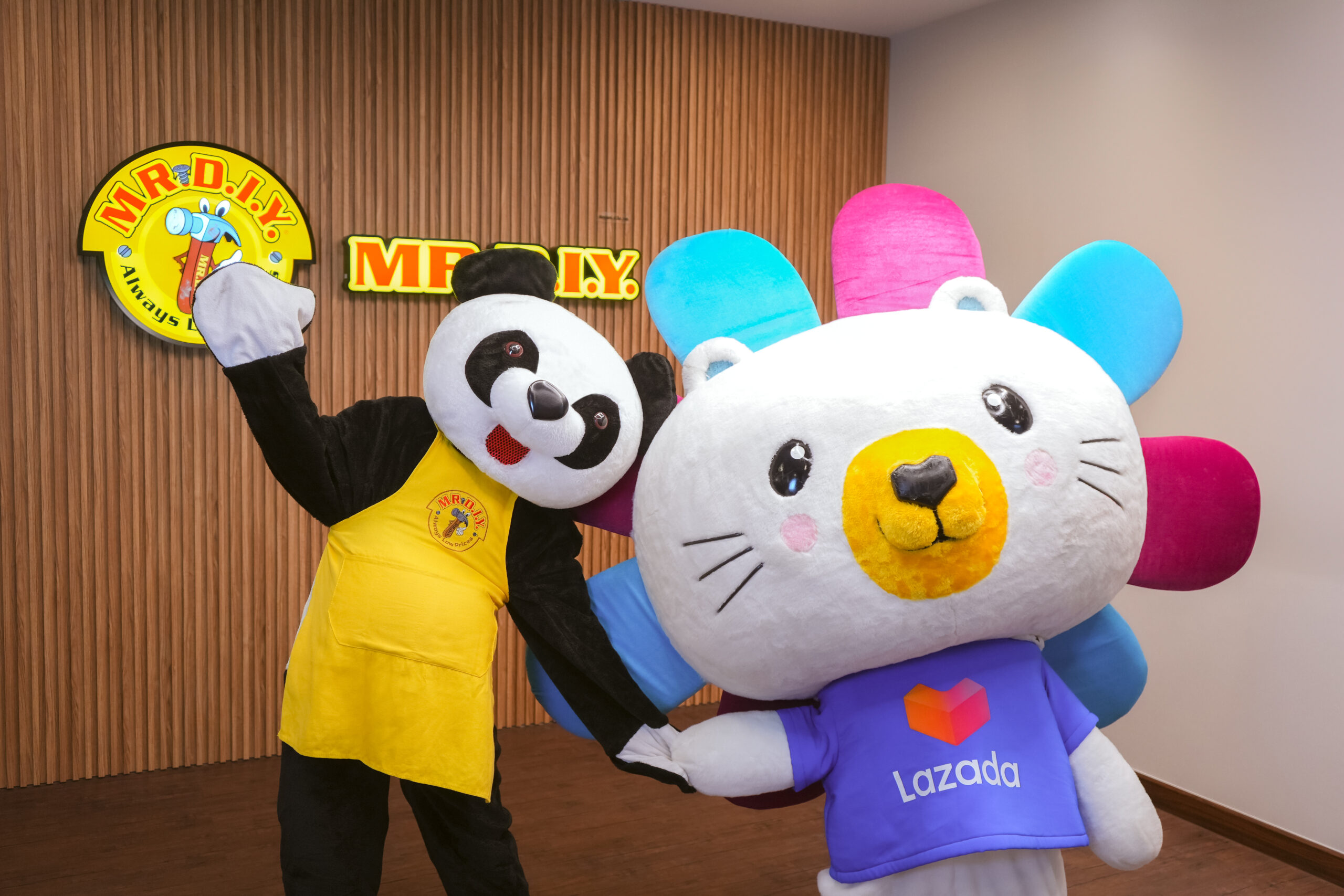 มิสเตอร์. ดี.ไอ.วาย. ผุดสาขา Lazada รุกออนไลน์
