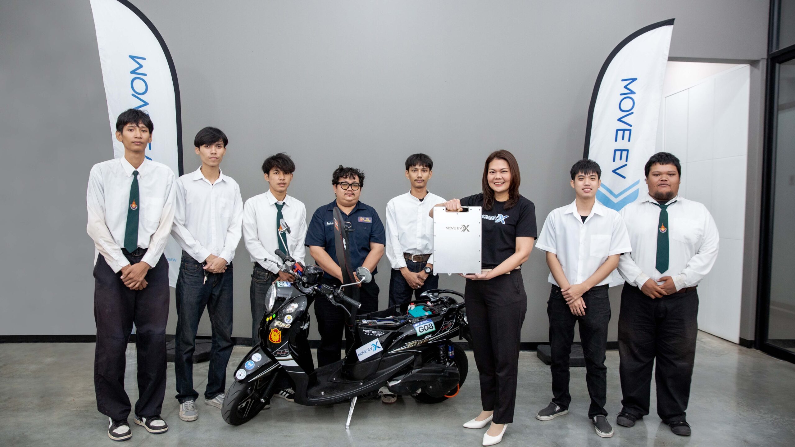 MOVE EV X สนับสนุนแบตเตอรี่มาตรฐานให้ ม.เทคโนโลยีราชมงคลกรุงเทพ