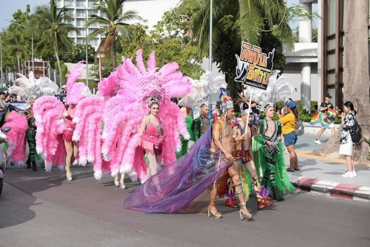 LGBTQIAN+ กว่า 5,000 คน ปิดชายหาดพัทยา ฉลองสมรสเท่าเทียม 4 โมงเย็น วันนี้