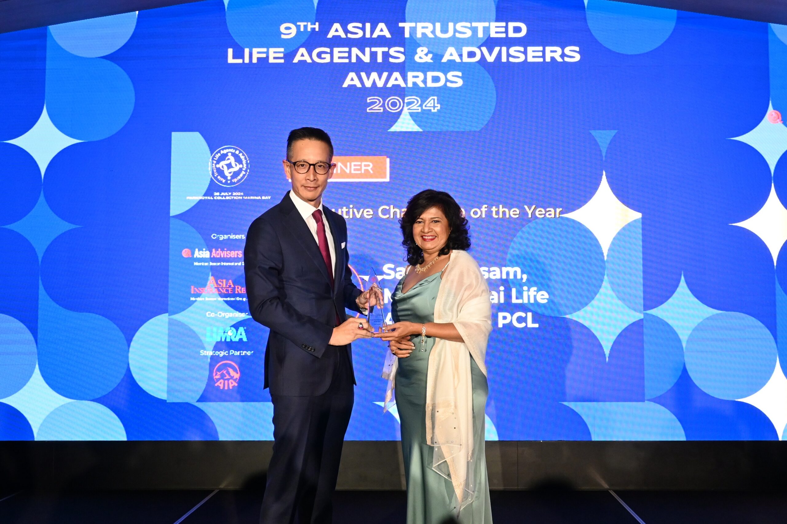 สาระ ล่ำซำ รับรางวัล “ผู้บริหารธุรกิจประกันชีวิต” ระดับเอเชีย