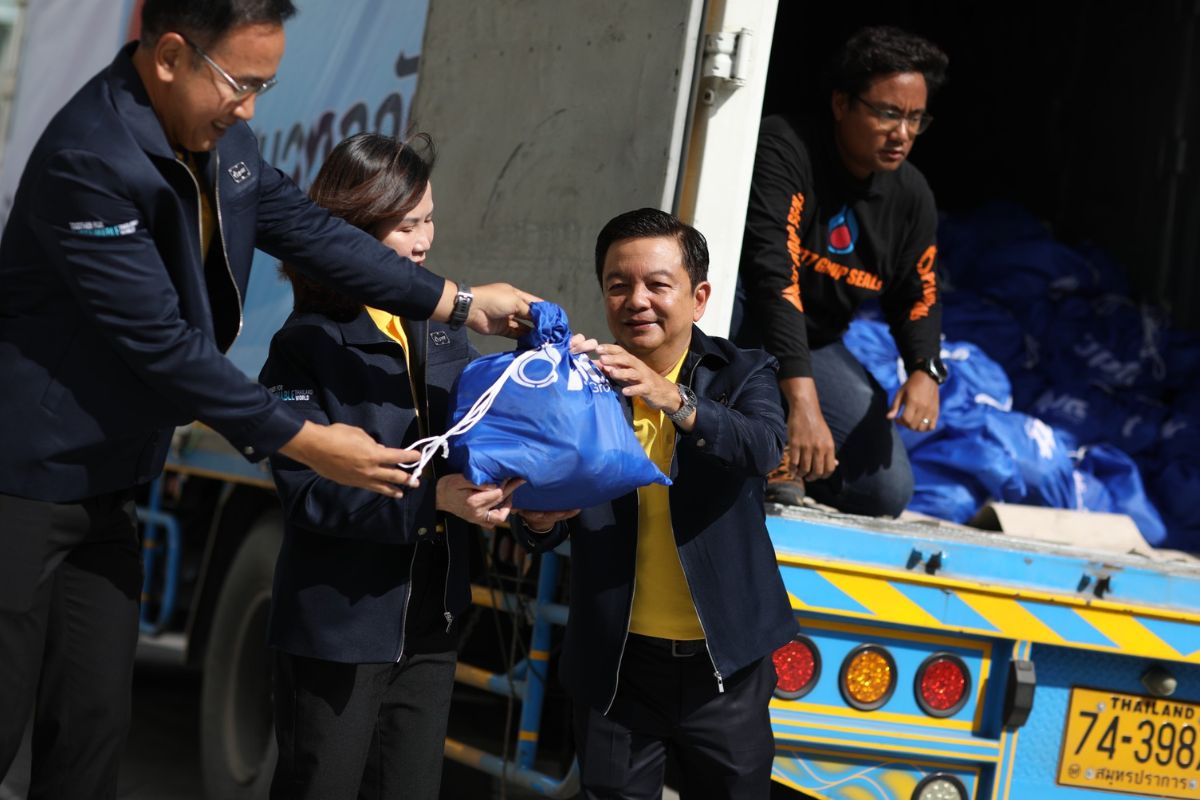 ปตท. ส่งมอบถุงยังชีพ-หน่วย PTT Group SEALs ลุยช่วยน้ำท่วมภาคเหนือ