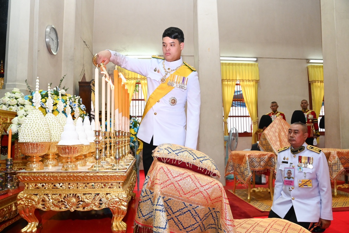 เจ้าฟ้าทีปังกรฯ เสด็จฯ แทนพระองค์ถวายผ้าพระกฐิน วัดพระปฐมเจดีย์