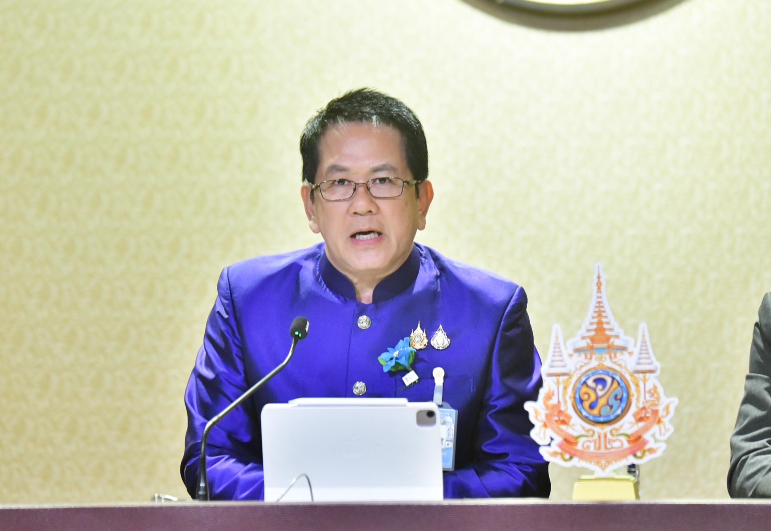 รัฐบาลพยายามคุมกรอบหนี้สาธารณะไม่เกิน 70% จีดีพี เร่งลงทุนทั่วประเทศ