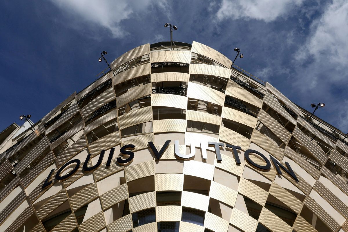 หุ้น LVMH เปิดตลาดร่วง หลังยอดขายโตต่ำ 1%
