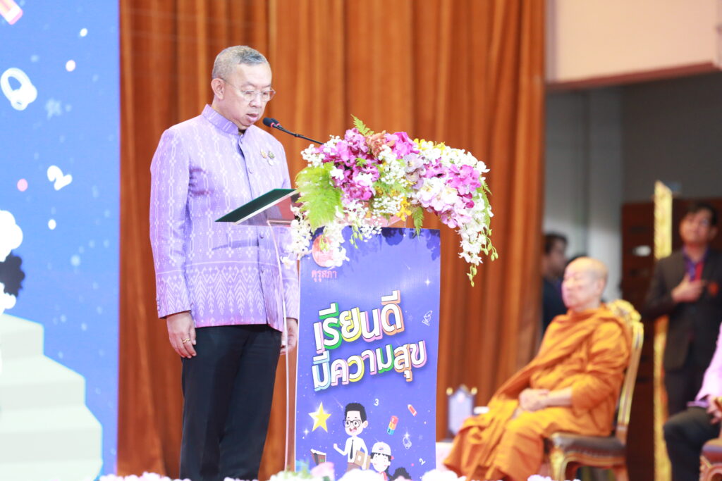พล.ต.อ.เพิ่มพูน ชิดชอบ รัฐมนตรีว่าการกระทรวงศึกษาธิการ (ศธ.)