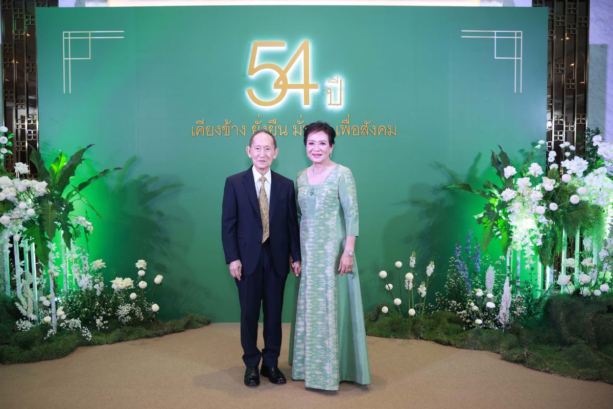 เปิดภาพงานฉลอง 54 ปีของชีวิตคู่ “โชติ-กัลยา โสภณพนิช”