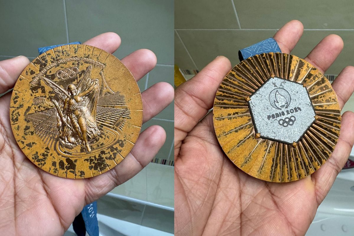 นักกีฬากว่า 100 รายส่งคืนเหรียญโอลิมปิก เหตุลอก-ขึ้นสนิม ฝ่ายจัดเตรียมเปลี่ยนใหม่