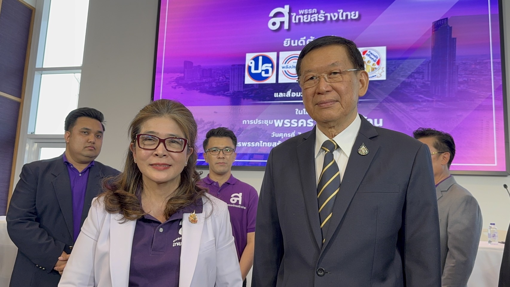 พรรคร่วมฝ่ายค้าน ถกอภิปรายไม่ไว้วางใจ เสรีพิสุทธิ์ พลิกจับมือฝ่ายค้าน
