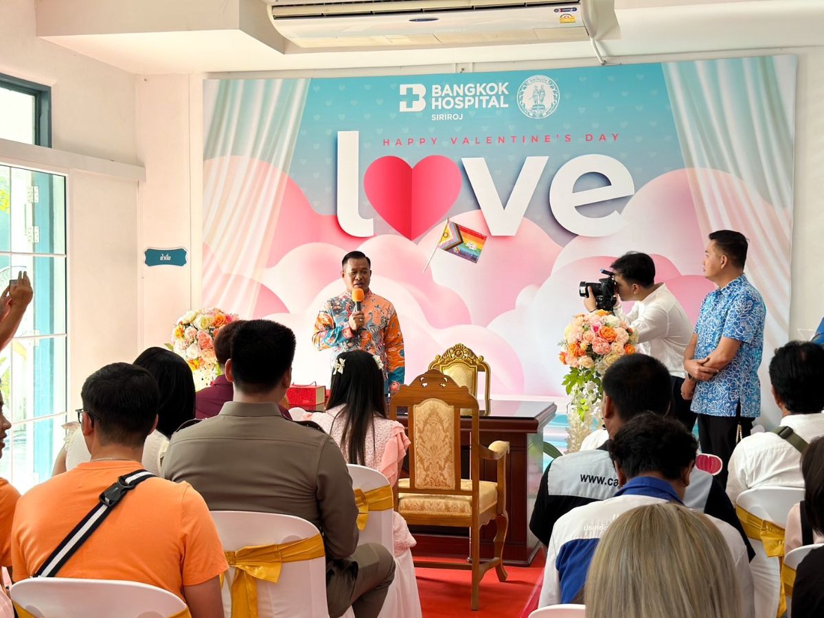 ‘ภูเก็ต’ ชื่นมื่น คู่รักกว่า 100 คู่ จูงมือจดทะเบียนสมรสฉลองวันวาเลนไทน์