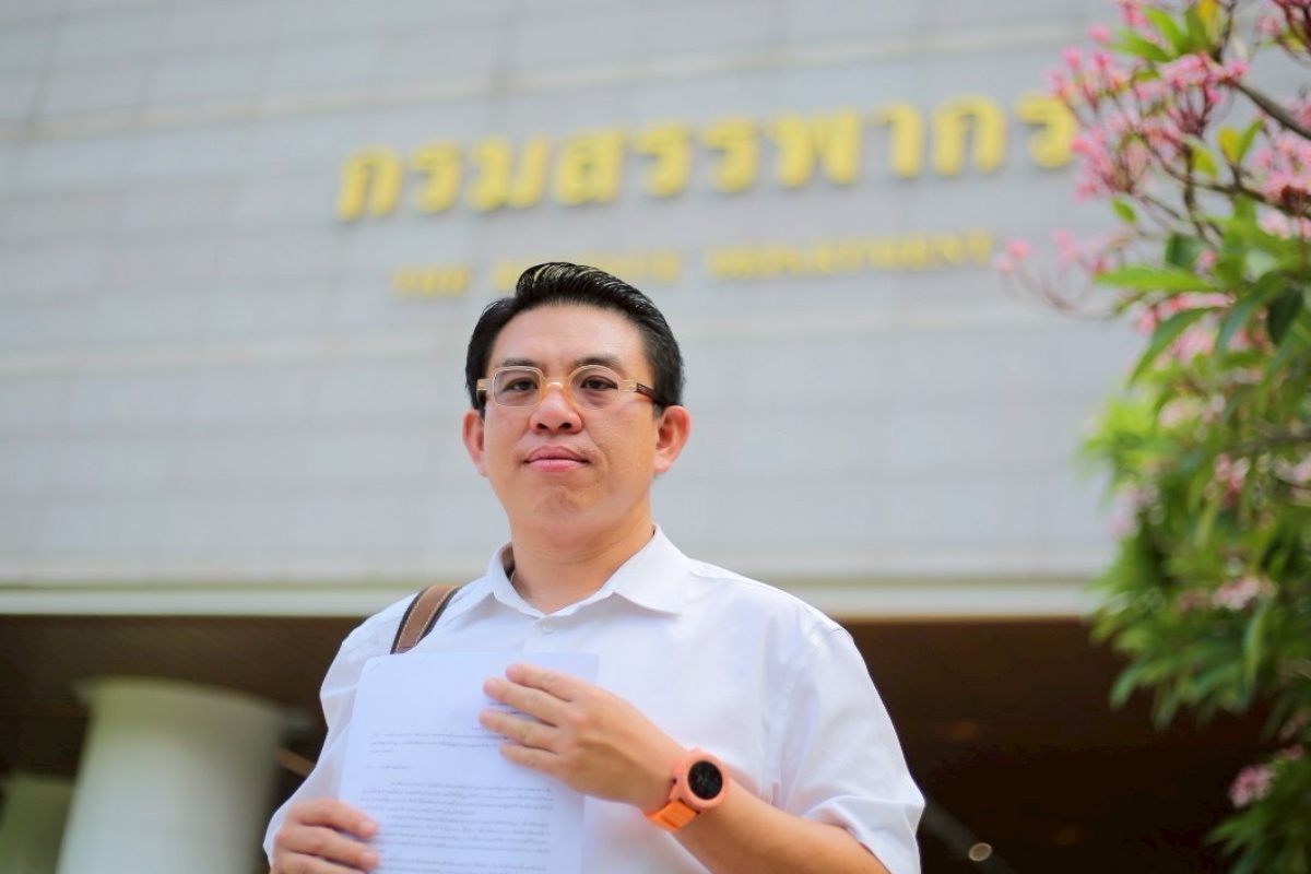 วิโรจน์ บุกสรรพากร จี้วินิจฉัยกรณี ‘ตั๋ว PN’ นายกฯ ให้เป็นลายลักษณ์อักษร