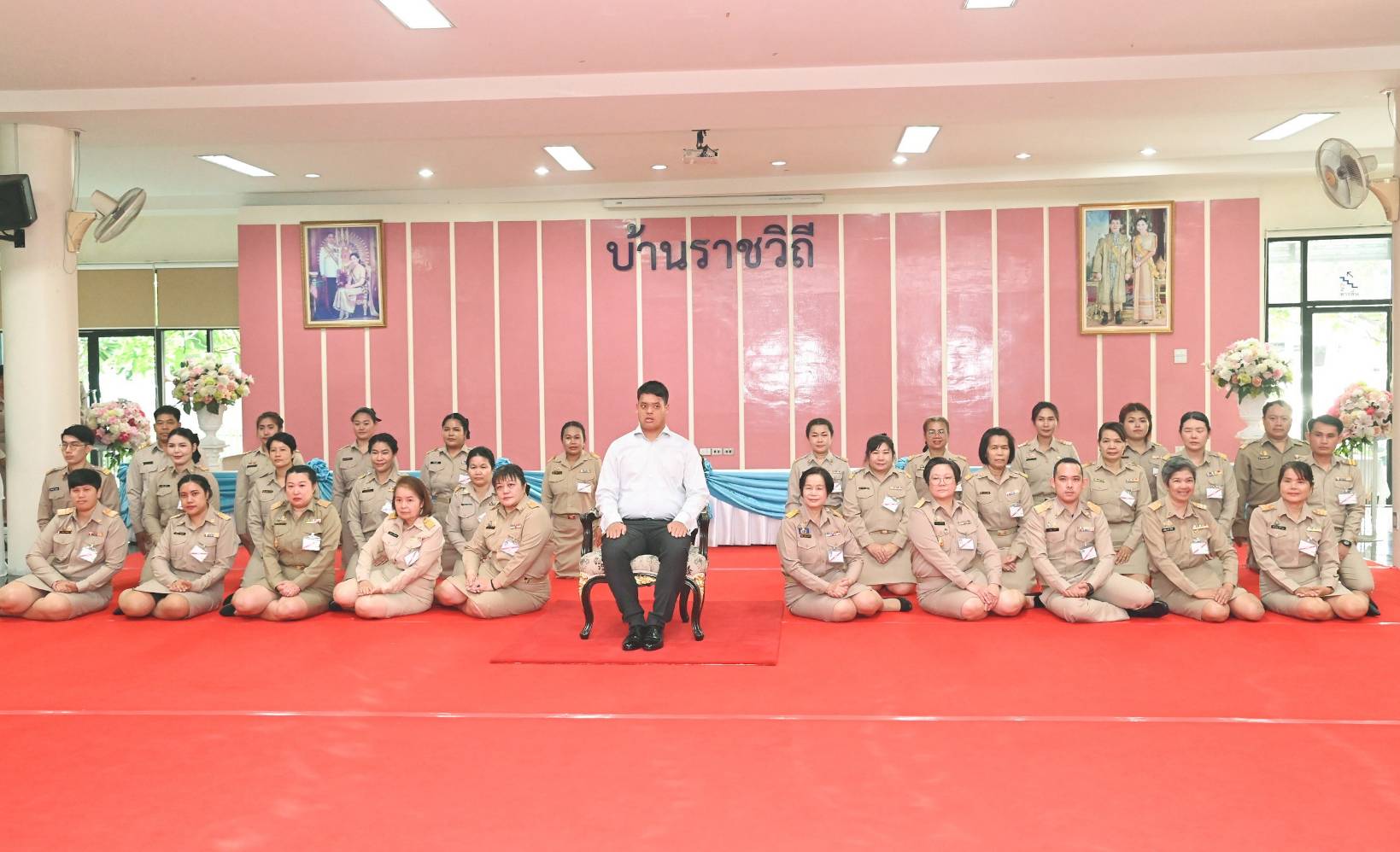 เจ้าฟ้าทีปังกรรัศมีโชติฯ พระราชทานสิ่งของแก่สถานสงเคราะห์บ้านราชวิถี