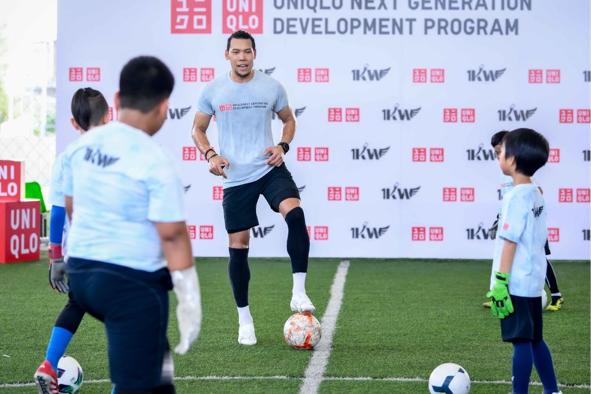 ยูนิโคล่ และ ตอง-กวินทร์ ร่วมสร้างแรงบันดาลใจให้เยาวชนผ่านกีฬาฟุตบอล
