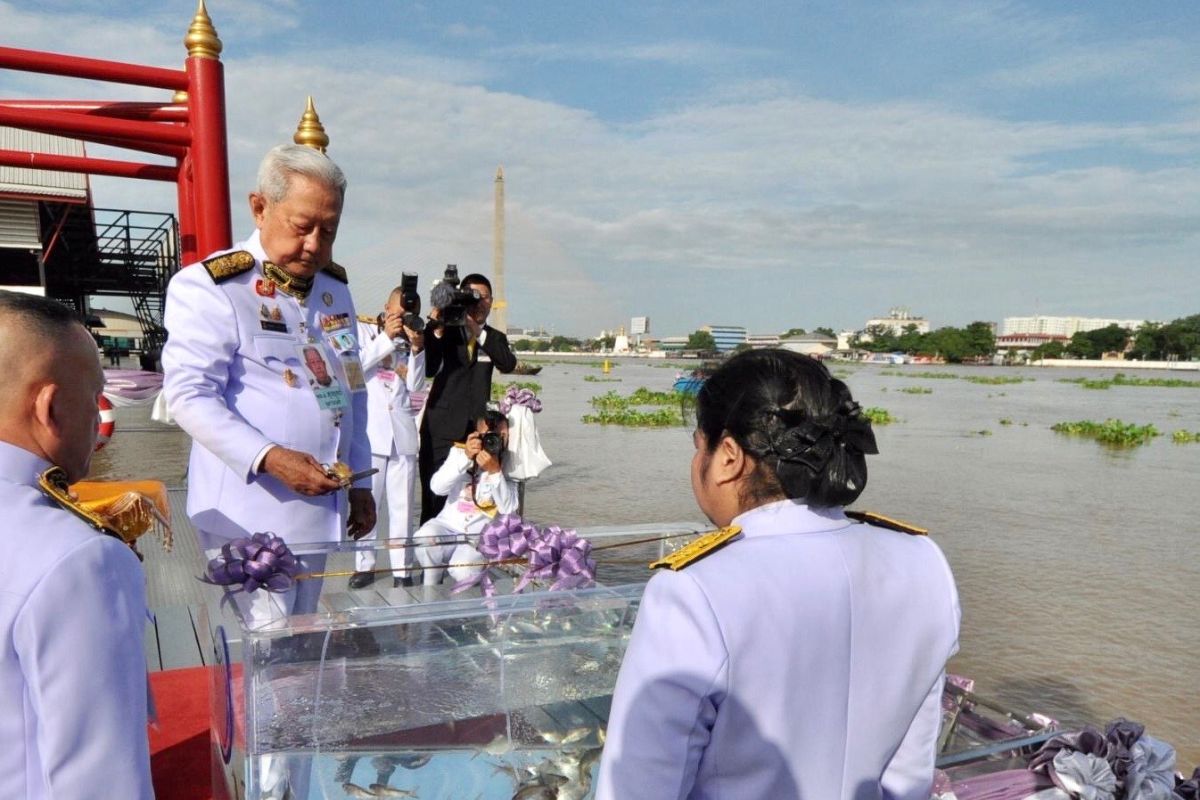โปรดเกล้าฯ ประธานองคมนตรี บำเพ็ญพระราชกุศล วันเฉลิมพระราชินี