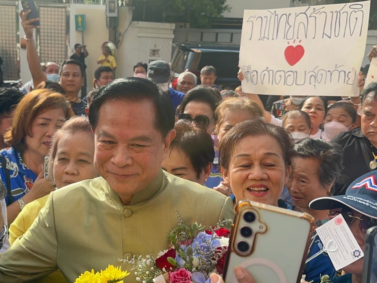พีระพันธุ์ แสดงพลัง 18 สส.รวมไทยสร้างชาติ ลั่น ทำงานอย่างแข็งแกร่งต่อไป
