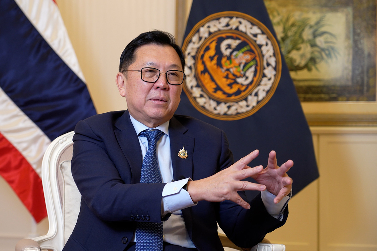 จตุพร บุรุษพัฒน์ จาก ขรก. สู่ รมว.พาณิชย์ นักการเมืองเต็มตัว