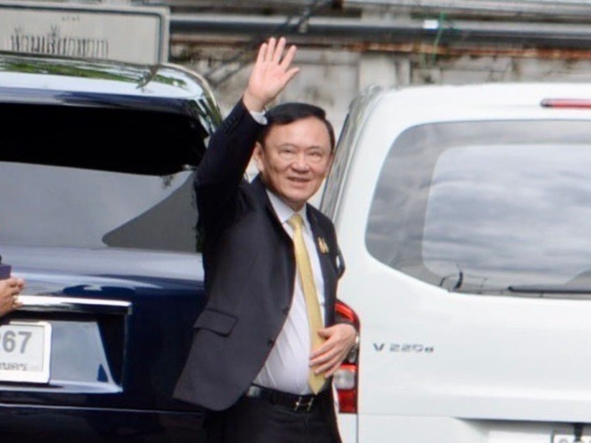 ทักษิณถึงศาลอาญา ฟังคำพิพากษาชี้ชะตาคดี 112