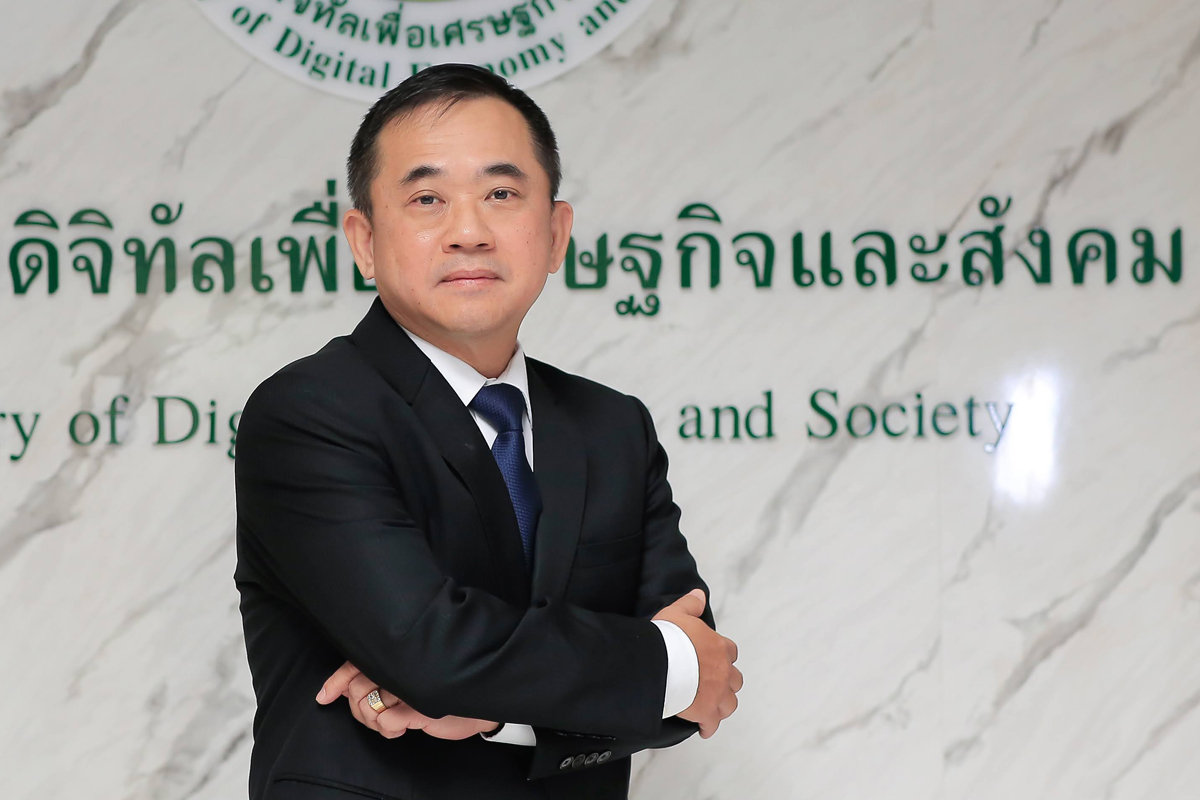คุยกับ ‘วิศิษฏ์’ ปลัดดีอี จังหวะเปลี่ยนผ่านเร่ง 4 กม.