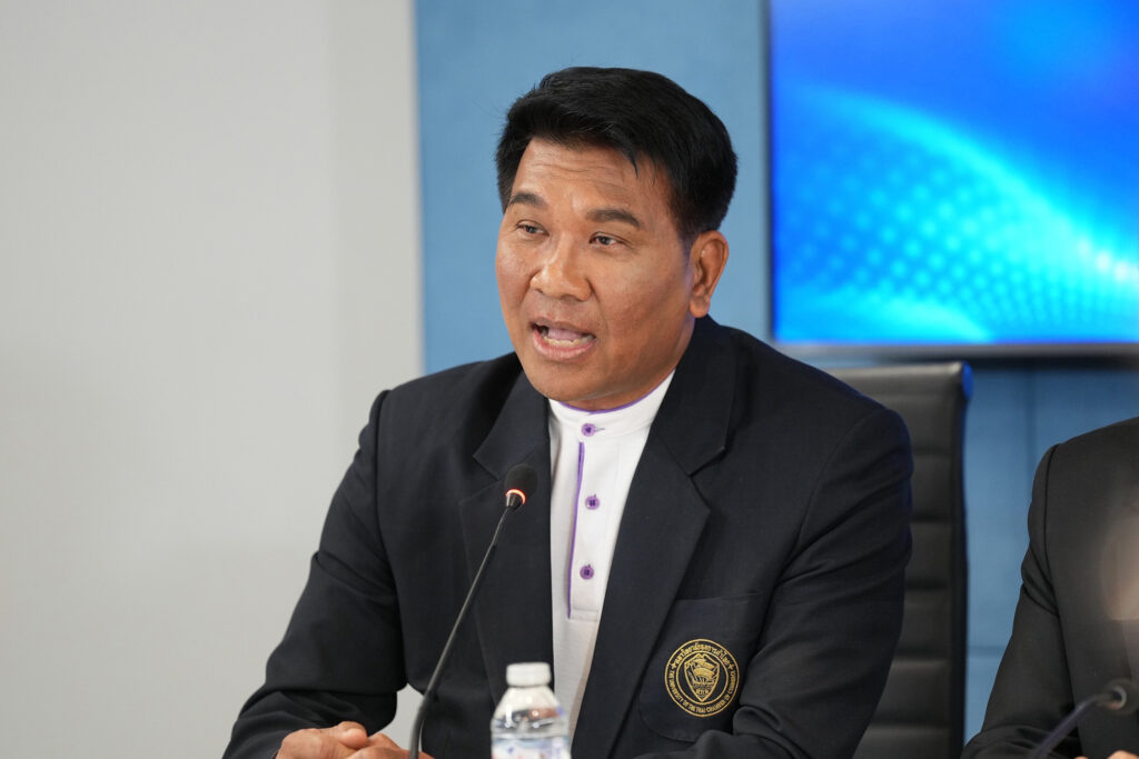 รศ.ดร.ธนวรรธน์ พลวิชัย