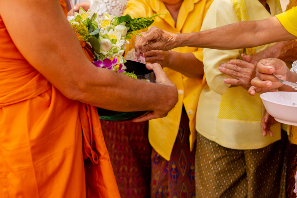 ส่อง 10 ธุรกิจพุ่งรับอานิสงส์ ”วันออกพรรษา” เศรษฐกิจศรัทธาหมุนเงินสะพัด