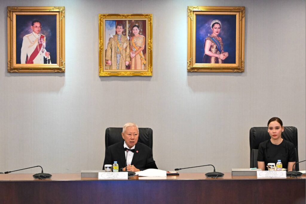 นายบวรศักดิ์ อุวรรณโณ