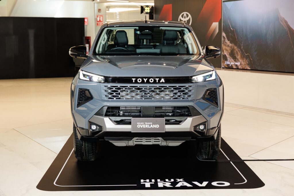 TOYOTA HILUX TRAVO