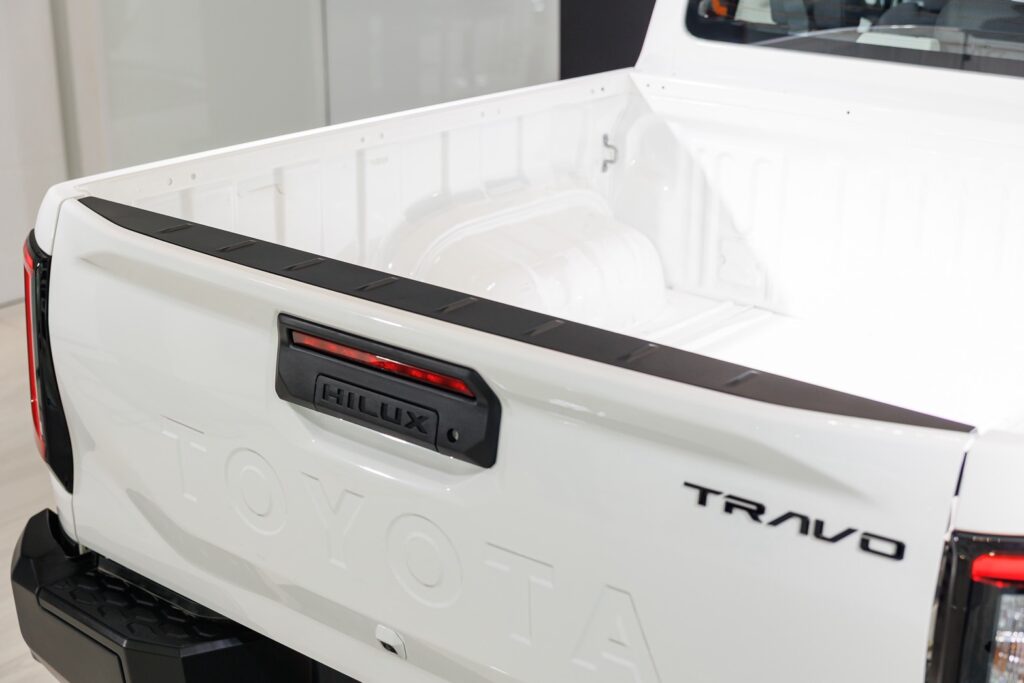 TOYOTA HILUX TRAVO