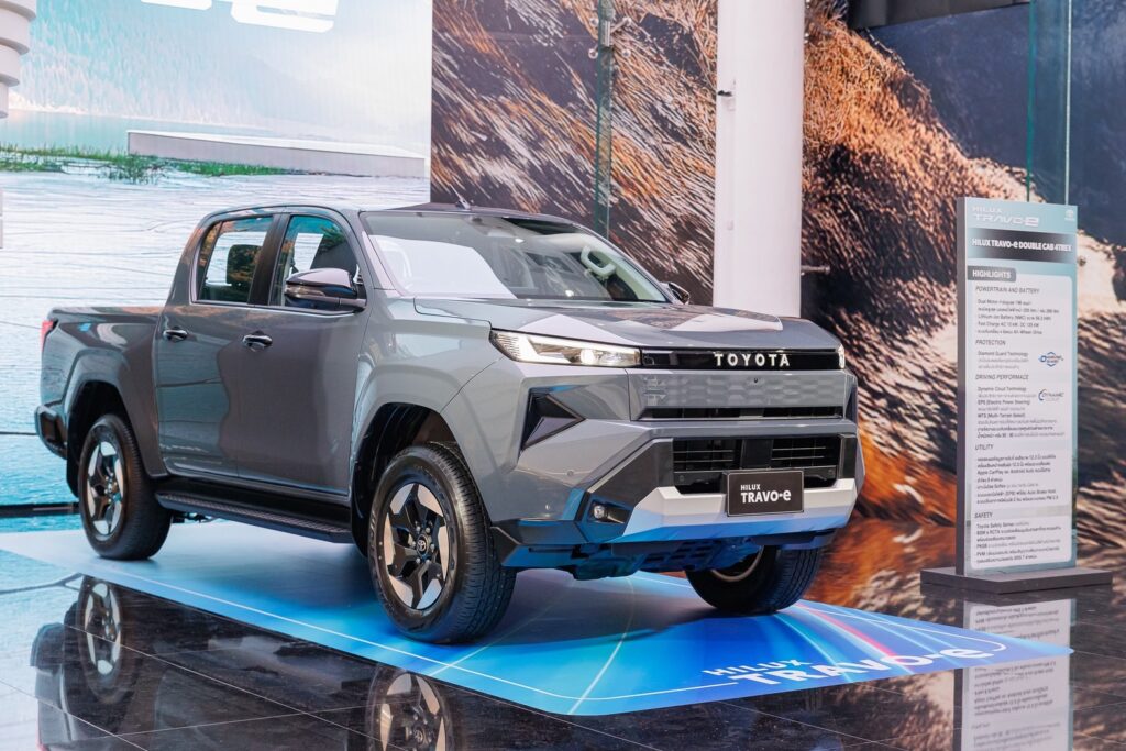 TOYOTA HILUX TRAVO