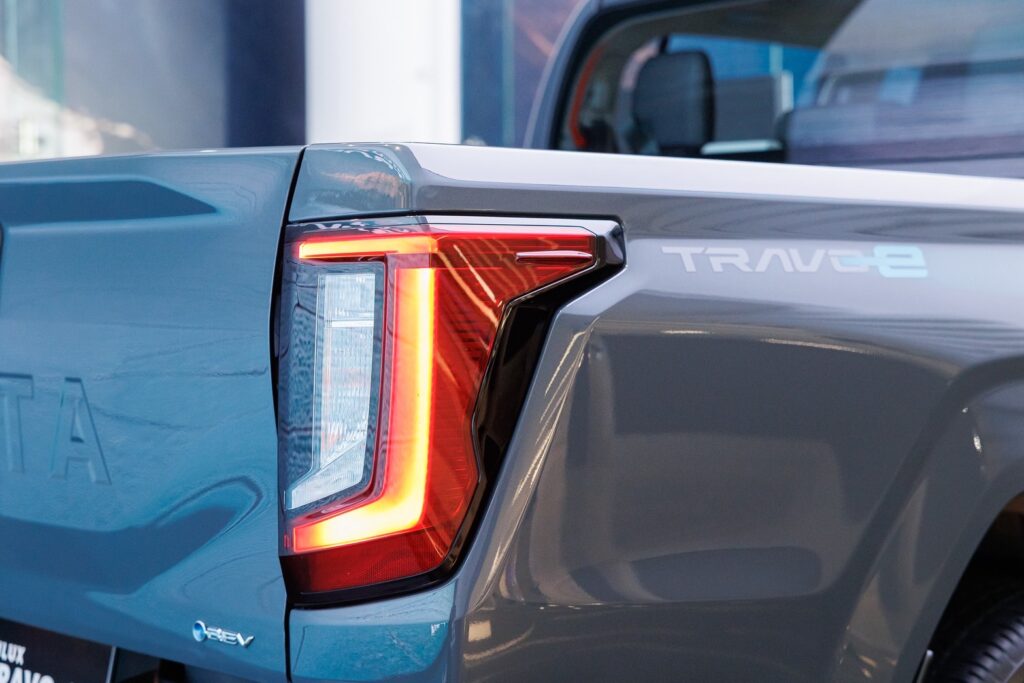 TOYOTA HILUX TRAVO