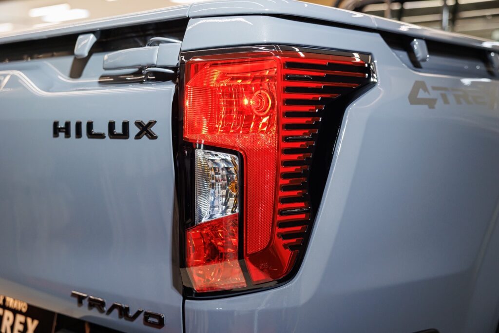 TOYOTA HILUX TRAVO