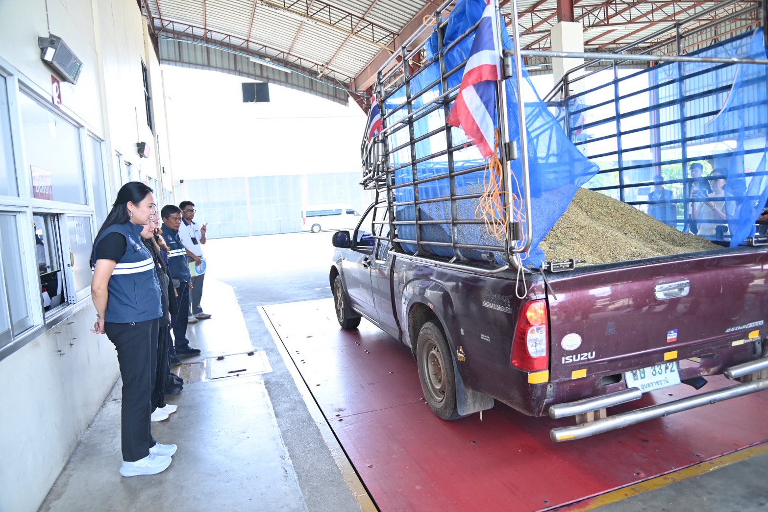 โรงสี เข้าร่วมรับซื้อข้าว 217 ราย ตั้งเป้าดูดซับกว่า 4 ล้านตัน ชะลอการขาย-รักษาราคา
