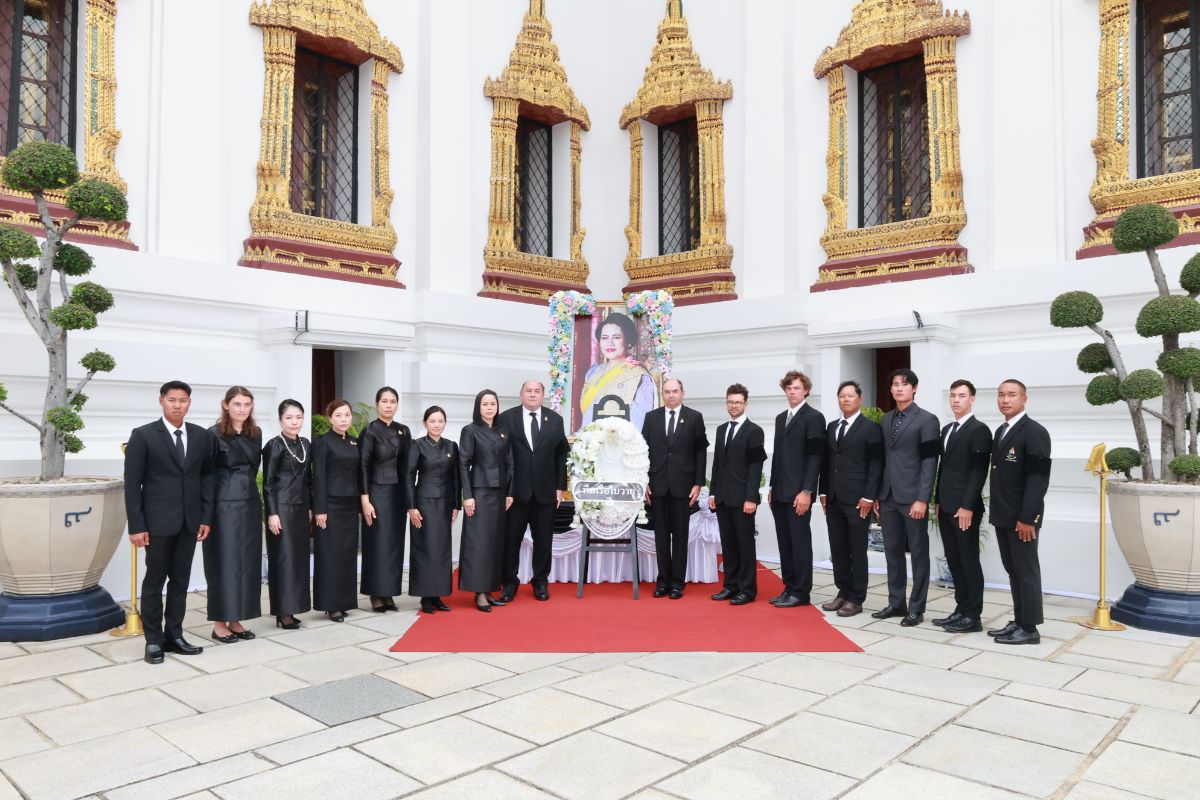 ทีมเรือใบวายุ และ SSL เข้าถวายพวงมาลาและเข้ากราบสักการะพระบรมศพ “พระบรมราชชนนีพันปีหลวง”