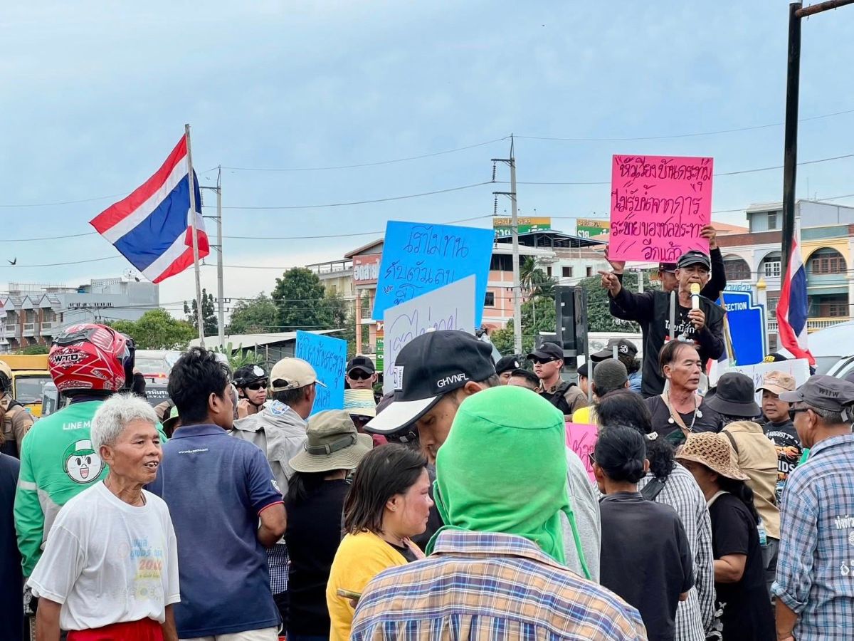 ชาวอยุธยาไม่ทน ชุมนุมประท้วง จี้รัฐบาลแก้น้ำท่วมซ้ำซาก ผันน้ำลงทุ่ง 3 แสนไร่