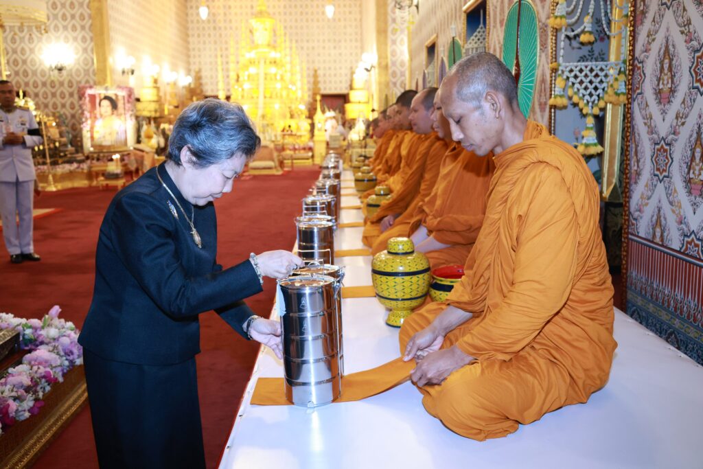 หม่อมเจ้าศรีสว่างวงศ์ ยุคล ทรงบำเพ็ญพระราชกุศลถวายพระบรมศพ ‘พระพันปีหลวง’
