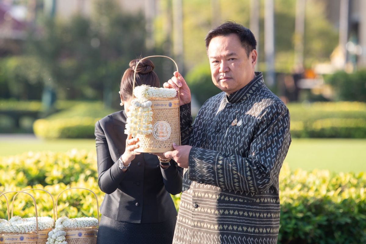 นายกฯ นำ ครม. ทำบุญรับปีใหม่ ขอประชาชนร่ำรวย ประเทศมั่นคง