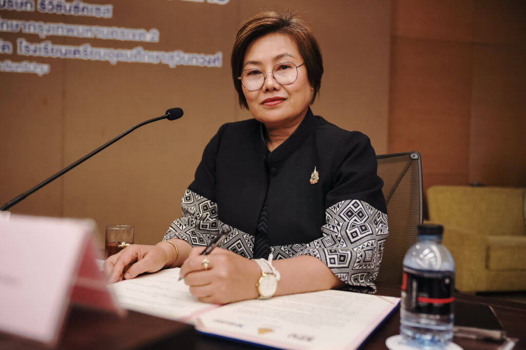 นภาพร พงษ์ขัน