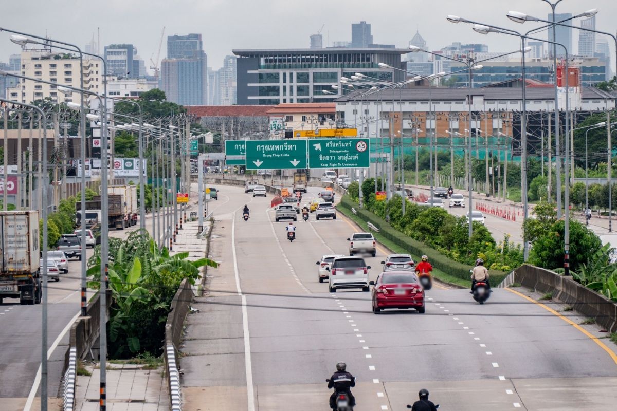 กรุงเทพกรีฑาตัดใหม่ สมรภูมิ ‘บ้านร้อยล้าน’ โตแรง 141% ราคาที่ดินพุ่งวาละ 2 แสน