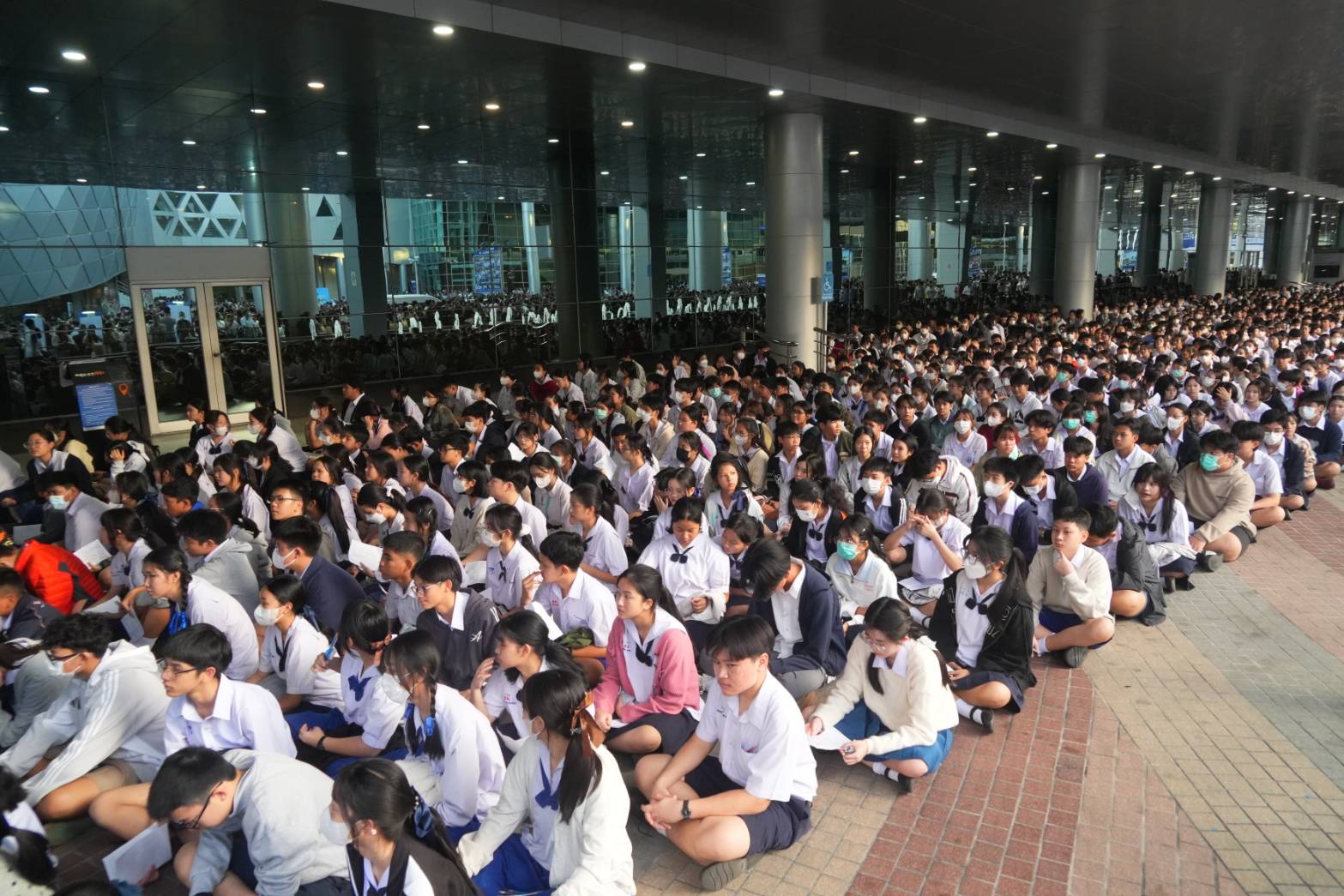 นักวิชาการจี้ดราม่าสอบเตรียมฯ ทบทวนห้ามนำเงินเข้าห้องสอบ