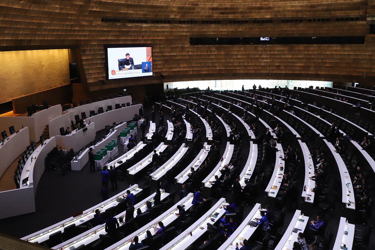 พรรคใหญ่ประชันกฎหมาย อัพเกรดเศรษฐกิจ-ปฏิรูปการเมือง