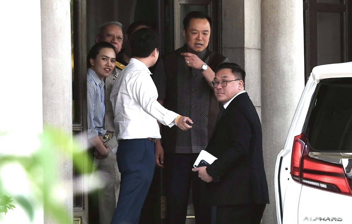 ‘หนิม’ พบ ‘หนู’ คุยทำร่างนโยบาย ขอเร่งตั้ง ครม.เพื่อมีอำนาจเต็มแก้วิกฤต