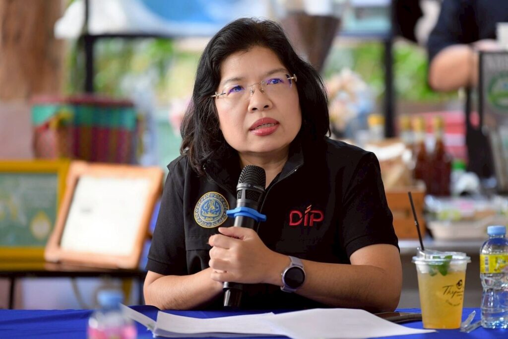 นางอรมน ทรัพย์ทวีธรรม