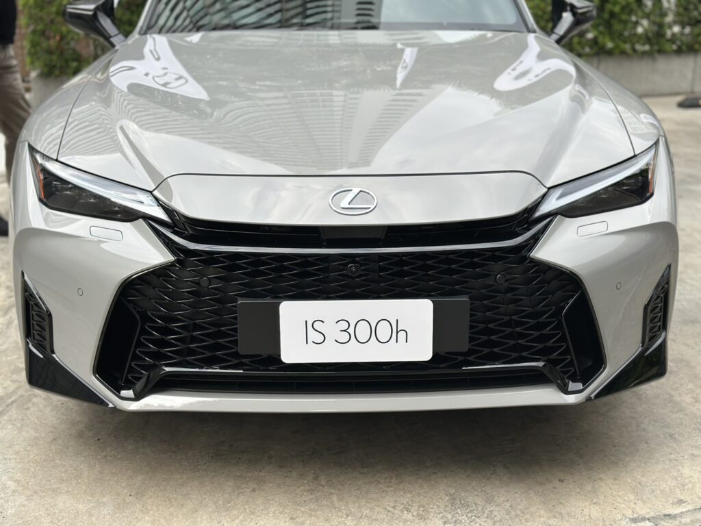 LEXUS