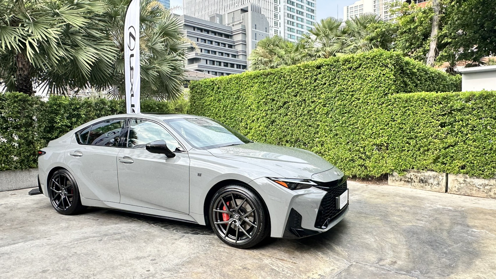 เลกซัส ส่งรุ่นใหม่ LEXUS IS ขุมพลังไฮบริด ประกาศราคาใน มอเตอร์โชว์ 2026 