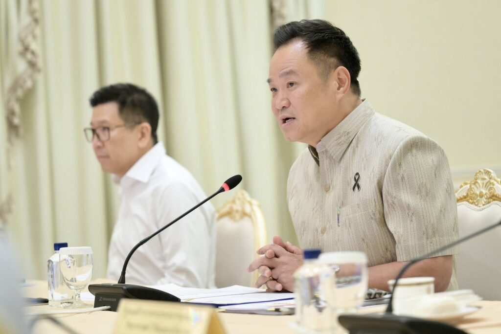 อนุทิน ชาญวีรกูล นายกรัฐมนตรี
