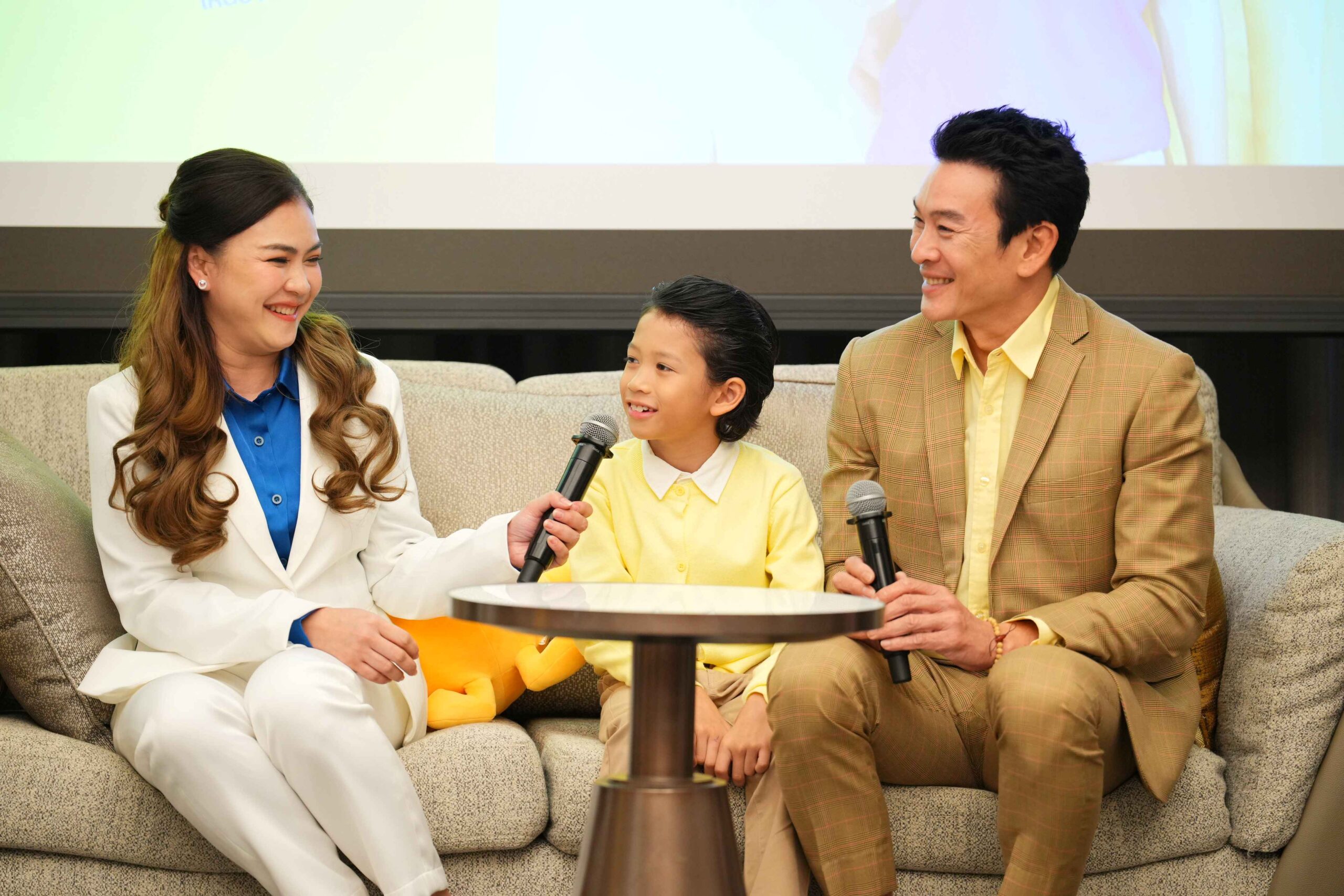 51Talk ครบ 15 ปี ดึงครอบครัว ‘ชาคริต แย้มนาม’ เป็นแบรนด์แอมฯ