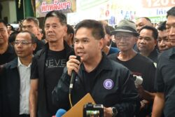 ‘วราวุธ’ ลงถนนรับม็อบชาวไร่อ้อย เร่งแก้ปมบอร์ด กอน.-เงินช่วยตัดอ้อยสด 120 บาท