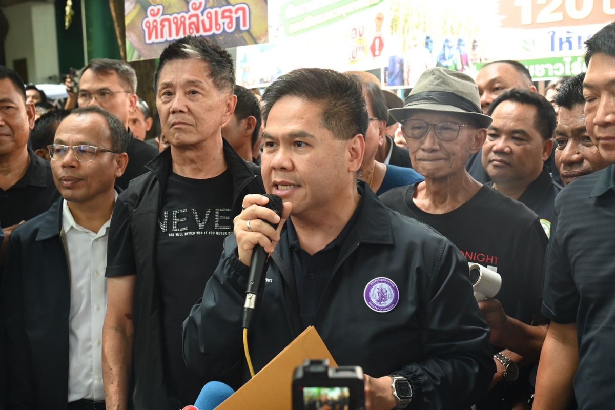 ‘วราวุธ’ ลงถนนรับม็อบชาวไร่อ้อย เร่งแก้ปมบอร์ด กอน.-เงินช่วยตัดอ้อยสด 120 บาท