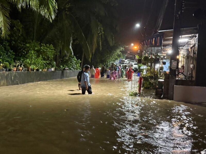 ฝนตกหนัก กระบี่ พังงา ตรัง น้ำล้นตลิ่งท่วมบ้านเรือน ปภ.เตือนเฝ้าระวัง 24 ชม.