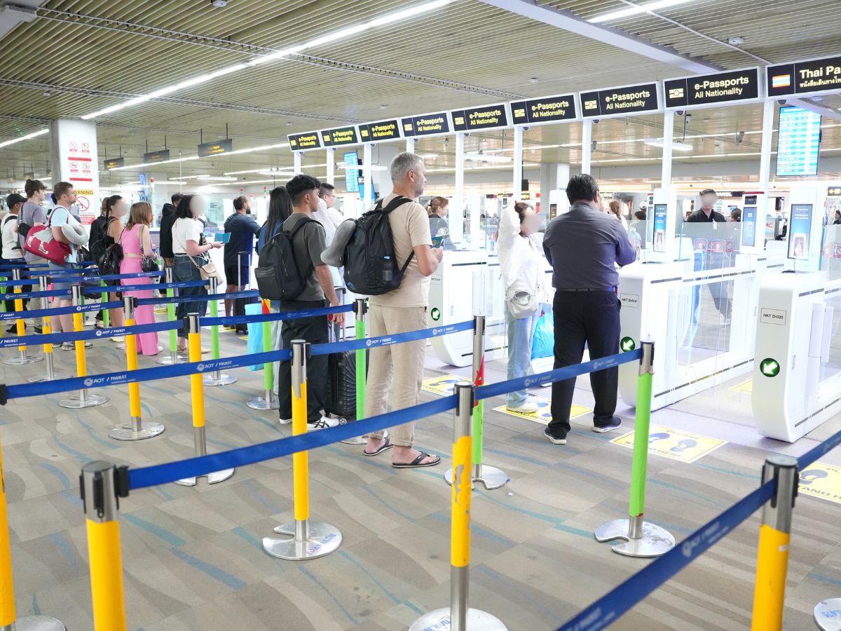 สนามบินภูเก็ต เตรียมเปิดใช้ ‘ช่องตรวจหนังสือเดินทางอัตโนมัติ’ ลดแออัด-ลดขั้นตอน