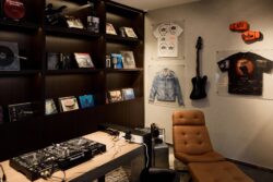 C P S พลิกโฉมสาขาเซ็นทรัลเวิลด์ ชู “Listening Room” แห่งแรกในไทย