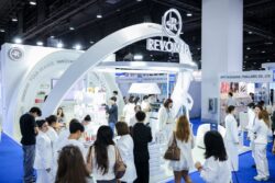 REVOMED พลิกเกมรับจ้างผลิต ลุยปั้นพอร์ต 5 สูตรเอกสิทธิ์เขย่าตลาดโลก